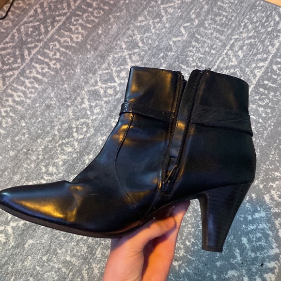 Croft&Barrow womens leather heel shoes - Picture 2 of 3